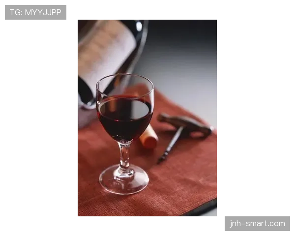 伊布这把年纪还天天喝红酒配牛排,真当自己是超人? 伊布这把年纪还天天喝红酒配牛排,真当自己是超人?